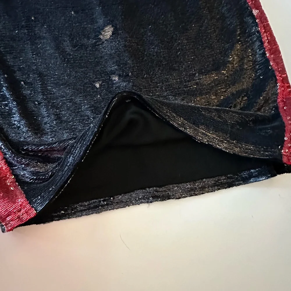 IRO Colinne Shimmer Sequin Metallic‎ Black W/Red Side Stripe Lined Mini Skirt 2